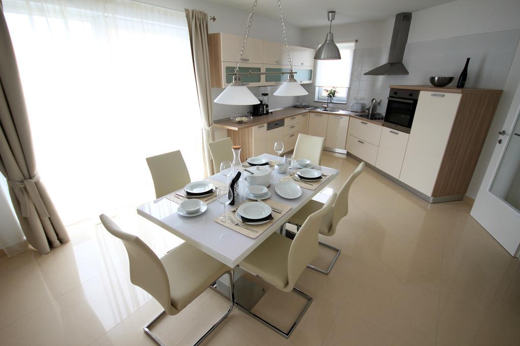 Apartments Villa Mantinela Malinska Quarto foto